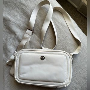 Lululemon crossbody camera bag 2L